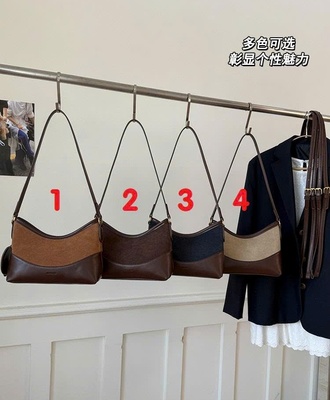 Túi đeo chéo phối da lộn 2402