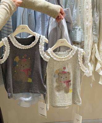 Áo sát nách hình gấu viền bèo 1903