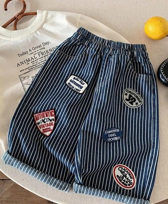 Quần jean kẻ đính sticker cho bé 3107