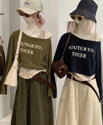 Áo croptop lệch vai 1910